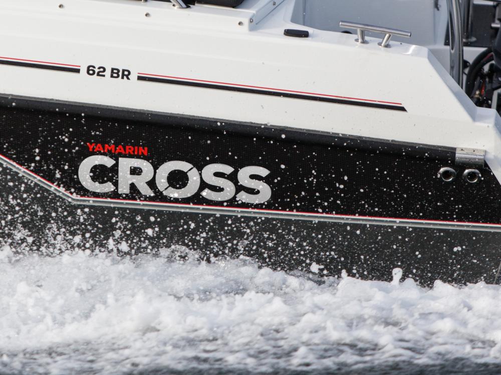Yamarin Cross boat