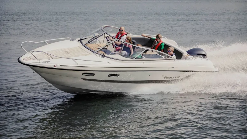 Yamarin 79DC is linear and stylish 