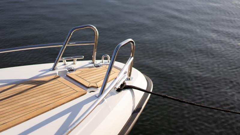 Yamarin 60 Day Cruiser teak deck bow